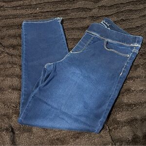 Gloria Vanderbilt Pull On Crop Jeans size 12